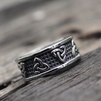 Triquetra Band Ring - DARK MOON